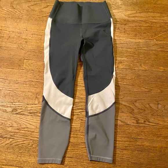 GAP - Sculpt Gray Cropped Active Pants - Size XS - Picture 15 of 15